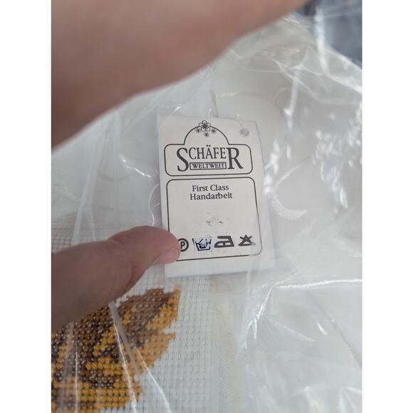 NEW Schäfer Weltweit 90x90cm Embroidered Tablecloth Fall Leaves First Class NWT - Picture 3 of 5